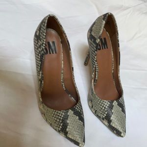 NWT/B SM brand shoes.  Gray snakeskin. Size 6.5